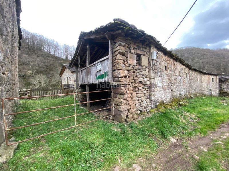 Foto a4508f2c-103c-4051-ad8e-fc62319110b1. Casa adossada a Vega de Pas