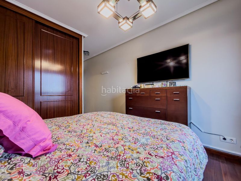 Foto 1917d156-3b98-4941-81bf-827fe278fd2d. Pis amb aparcament a Valdenoja Santander