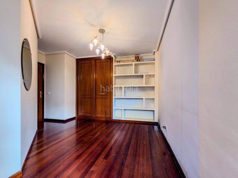 Foto 29183f59-c1fd-4f06-924e-39f672403d0b. Pis amb aparcament a Valdenoja Santander