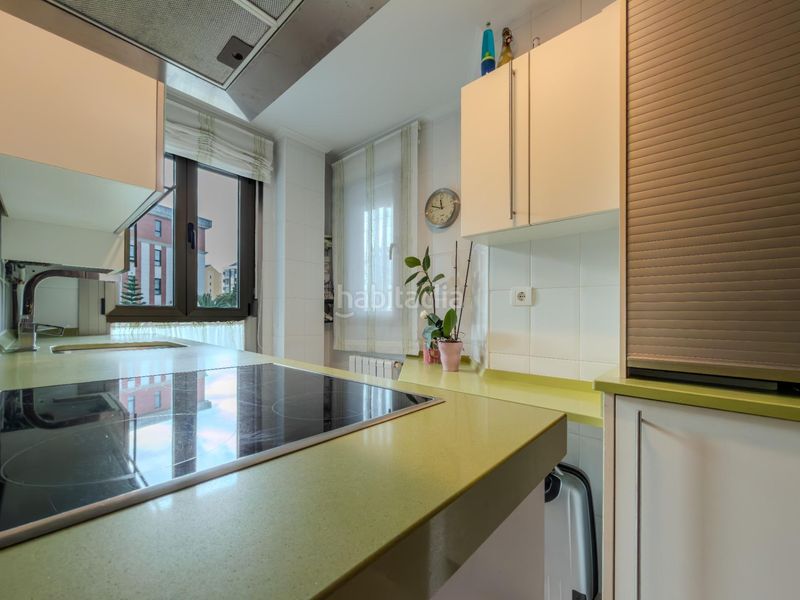 Foto ac14d0a3-d984-4908-9dd7-690288ad5d81. Pis amb aparcament a Valdenoja Santander