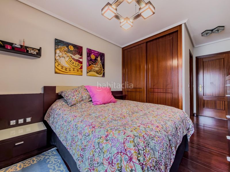 Foto cfba9a52-39f4-4d4a-ae7b-144a21fce31a. Pis amb aparcament a Valdenoja Santander