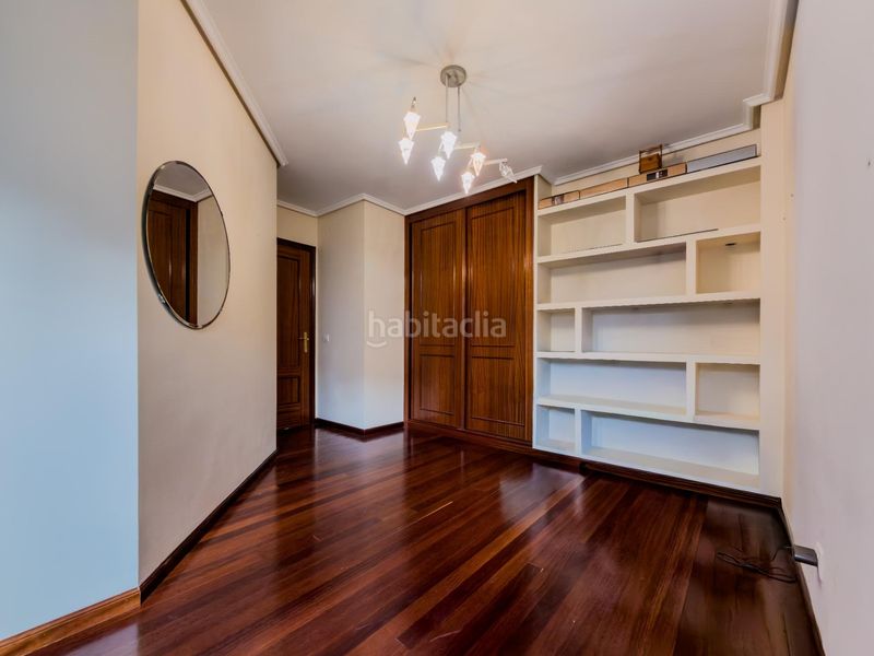 Foto e023aa69-1834-4b53-bef5-a0ae3304f03d. Pis amb aparcament a Valdenoja Santander