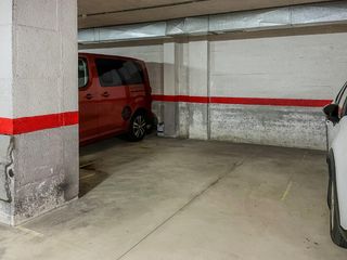 Parking coche  Avenida de camilo alonso vega. Plaza amplia y de fácil acceso cerca del centro