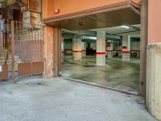 Parking voiture  Avenida de camilo alonso vega. Plaza amplia y de fácil acceso cerca del centro