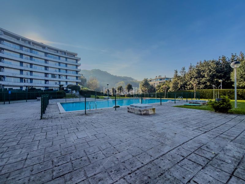 Foto f9f9e3a7-29e1-4ce5-a61f-05aaba31e2b6. Pis amb piscina a Centro Castro - Urdiales