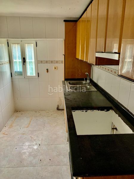 Foto 722c0e8b-cc50-4275-999d-7fbe92d3bcb6. Casa adossada a Valle de las Navas