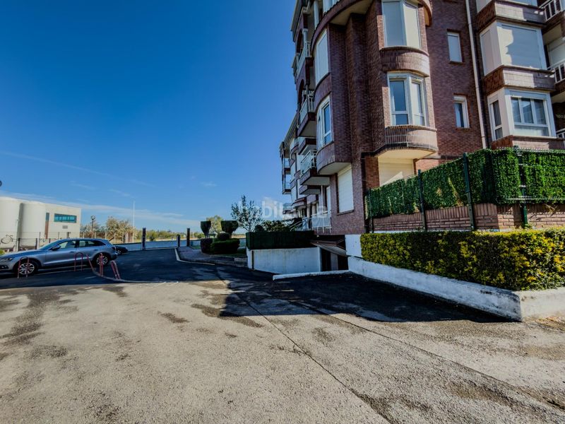 Foto c594e7dc-b981-41fe-a677-98b9c930c6de. Planta baixa amb calefacció aparcament piscina a Noja