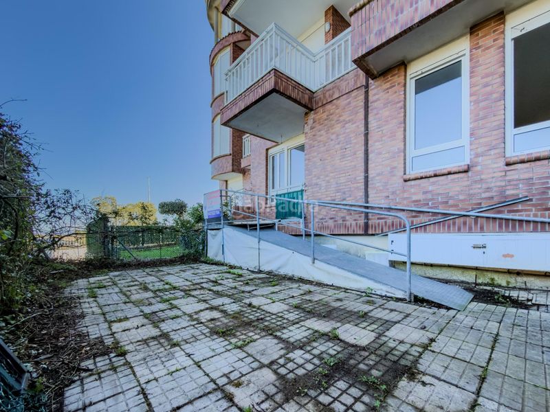 Foto eb5416ac-b4af-418f-aa40-9324bce2e83c. Planta baixa amb calefacció aparcament piscina a Noja