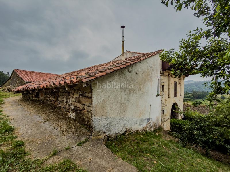 Foto b48bfba4-8eb2-452d-a75f-1dbe804ba259. Casa amb aparcament a Alfoz de Lloredo