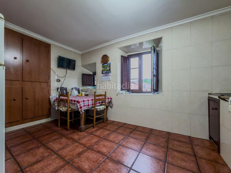Foto f85953c6-e2fd-4cc7-bc5b-aba513854e24. Casa amb aparcament a Alfoz de Lloredo