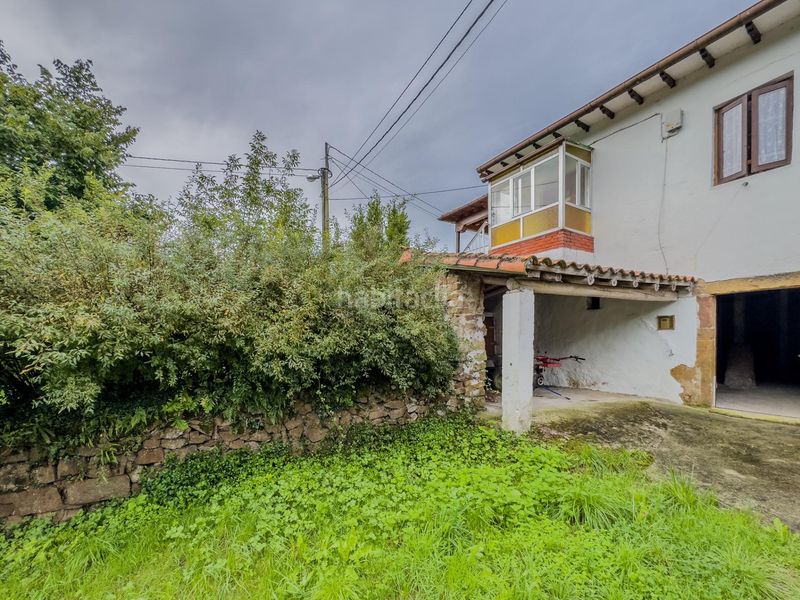 Foto a20c7339-2d16-4906-a768-959a32ef40ab. Casa adossada amb aparcament a Solórzano