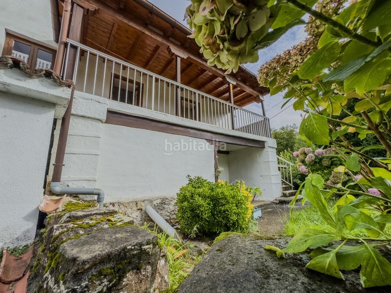 Foto f75ec091-ef83-4b97-b8bd-8bd47603eab0. Casa adossada amb aparcament a Solórzano