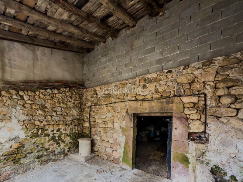 Foto f682ae47-baac-4ea6-884f-6443e4cb7252. Casa a Rionansa