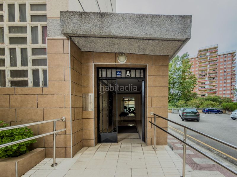 Foto 0ba6206a-097e-4f04-9716-b294553c5606. Apartament amb aparcament a Zona Playa Laredo