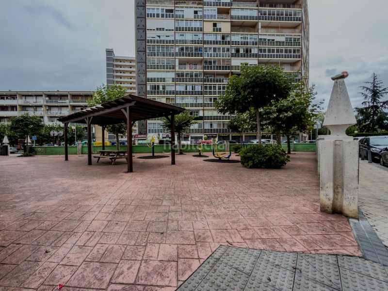 Foto 386ca01a-14b1-4a5c-890f-0e2915224d96. Apartament amb aparcament a Zona Playa Laredo