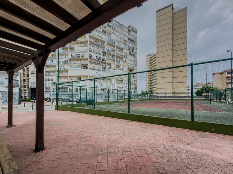Foto 51b3f27e-c0ff-43cf-b14b-17670a0d2e09. Apartament amb aparcament a Zona Playa Laredo