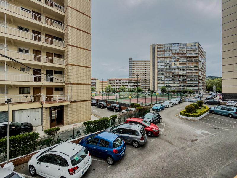 Foto 59d9353c-5029-49d0-94d9-88be17760b8b. Apartament amb aparcament a Zona Playa Laredo