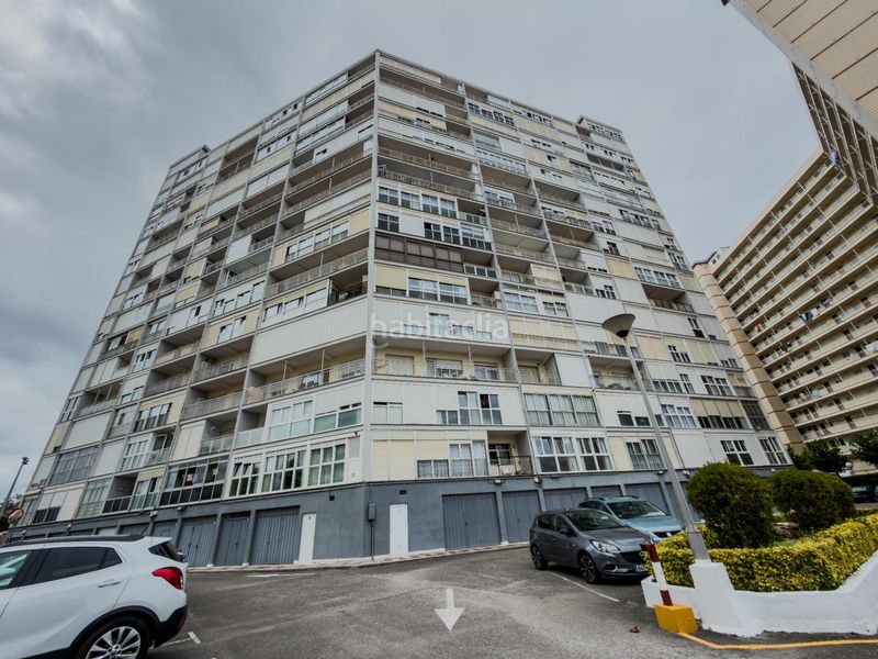 Foto 5d8ce9c3-e945-49c4-b702-556184f05542. Apartament amb aparcament a Zona Playa Laredo