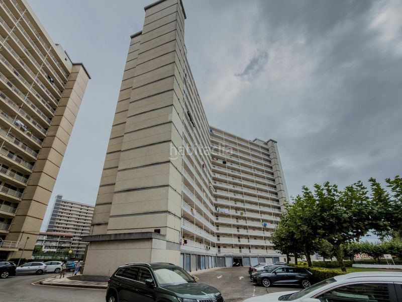 Foto c10a7f54-3977-49d5-a19f-dc0a31f22a3f. Apartament amb aparcament a Zona Playa Laredo