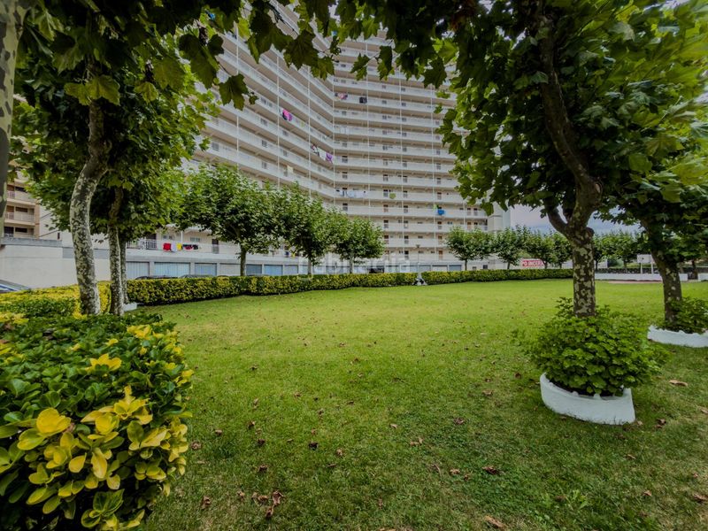Foto c4c6e982-0865-473f-894d-084e402c6c54. Apartament amb aparcament a Zona Playa Laredo