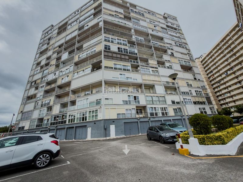 Foto cfd108e4-bd1b-4492-ac68-473bc1b95341. Apartament amb aparcament a Zona Playa Laredo