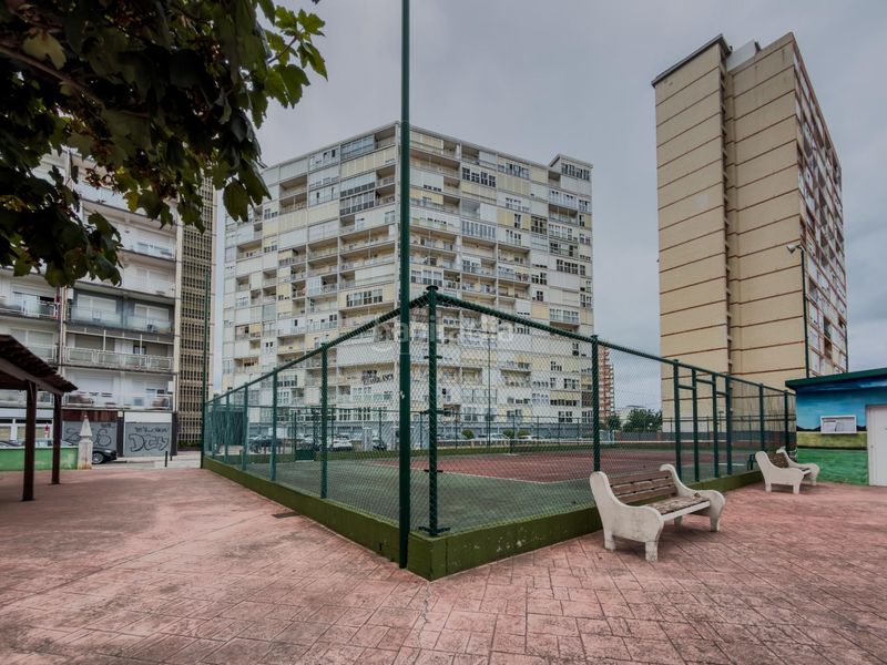 Foto d9ddbbac-fe56-4d3f-a518-fd186d33387b. Apartament amb aparcament a Zona Playa Laredo