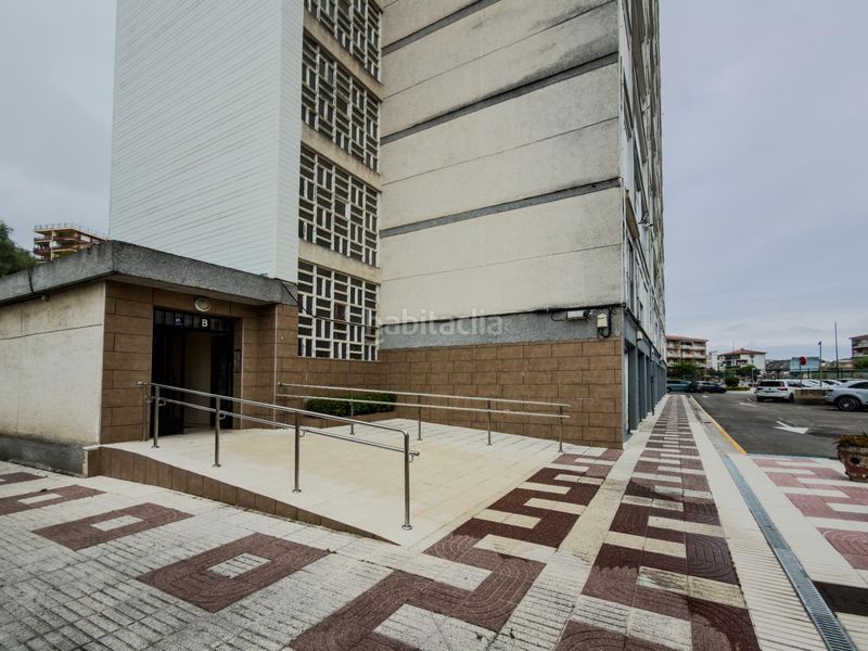 Foto ebd45954-3889-4cc5-9d21-658bd85c207f. Apartament amb aparcament a Zona Playa Laredo