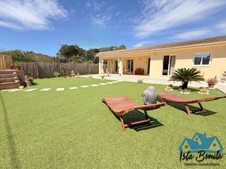 Chalet en Badia Blava-Badia Gran-Tolleric. Chalet independiente en una sola planta con encanto, luz y vista