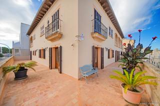 Casa a Cala Ratjada. Casa señoral de pueblo con muchas posibilidades para inversores