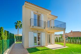 Casa a Campos. Casa unifamiliar en comunidad bien cuidada con piscina  cerca de