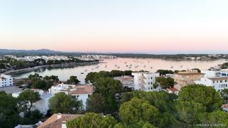 Àtic a Portocolom. Ático lujosamente amueblado con jacuzzi privado en la azotea con