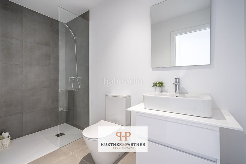 Foto c72e0009-528d-4ea3-9fad-6ee7f4fb4f3c. Casa pareada casas adosadas de nueva construcción con un diseño moderno en Manacor