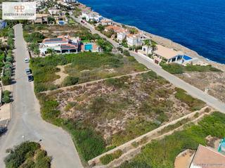 Terreny residencial a Cala Murada. Solar con vistas al mar y projecto para dos villas conectadas y