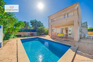 Maison à Cala Murada. Chalet bien cuidado en cala murada con gran piscina, jardín y ub