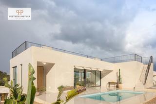 Maison à Cala Murada. Villa de nueva construcción con fantásticas vistas al mar y pisc