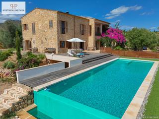 Mas à Sant Llorenç des Cardassar. Lujosa finca con vistas lejanas al mar, licencia de alquiler vac