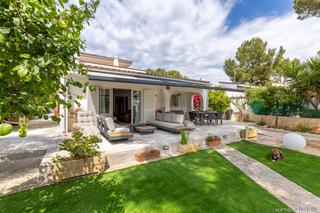 Casa a El Toro. Villa mediterránea con jardín  su refugio en el toro cerca de po
