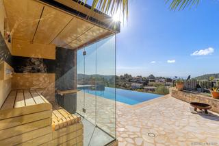 Maison à Galilea. Casa adosada con vistas al mar y casa de invitados independiente
