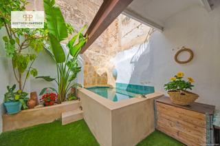 Haus in Felanitx Poble. Precioso adosado reformado con mini piscina en el patio y estilo