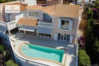 Casa a Andratx. Lujosa villa con piscina y espectaculares vistas al mar en camp