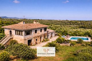 Masia a Porto Cristo. Poolfinca en venta para reformar  27 849 m2