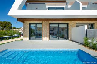 Casa aparellada a Cala Ratjada. Casa adosada de nueva construcción en cala ratjada