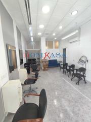 Location Local commercial  Carrer d'adrià d'utrecht. Se alquila local en el temple 40m2