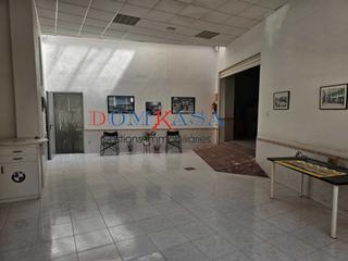 Rent Business premise  Carrer de camarles. Local comercial de 304m²