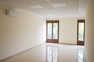 Lloguer Local Comercial a La Dehesa - El Pinar. 3 locales comerciales para despachos profesionales