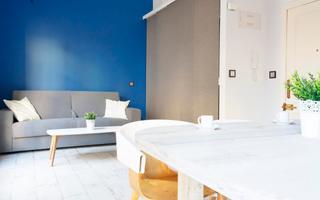 Rent Studio in Calle castaños 8. Estudio u oficina amueblado y con techos altos en calle castaños