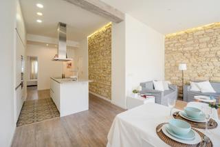 Appartement à Carrer castaños 40. Piso reformado con techos altos y 3 dormitorios en la calle cast