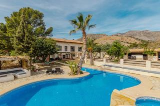 Masia a Aigües. Chalet de 5 habitaciones con piscina y vistas en aiges de busot