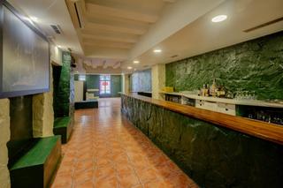 Rent Business premise in Calle san fernando 55. Local a pie de calle en centro tradicional de alicante.