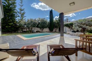 Xalet en Salafranca-Lloixa. Chalet de 5 habitaciones con piscina y jardn urbanizacin lloix